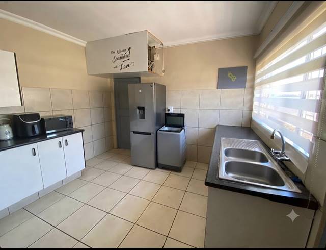 2 BEDROOM APARTMENT FOR SALE IN VANDERBIJLPARK CW 5